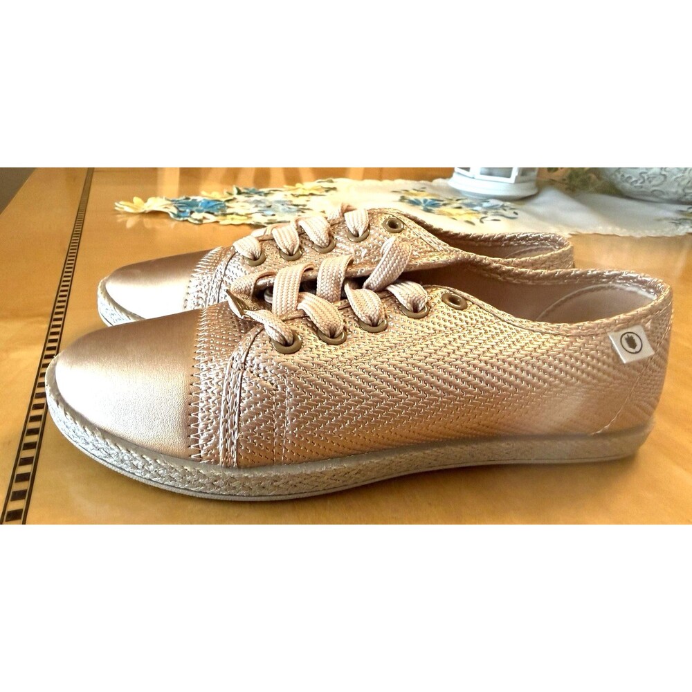 Menina Valeriana Woman’s Size 5 Gold Tone Fashion Sneaker Shoes EUC